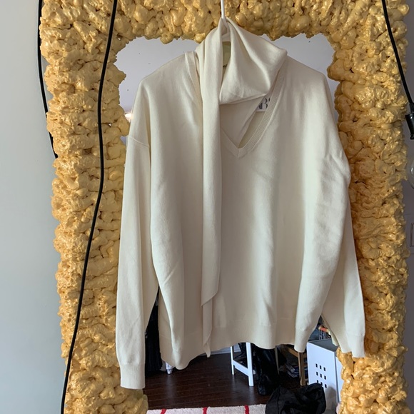 NWT Zara 2022 fall collection sweater with attached scarf, size L - Picture 1 of 5